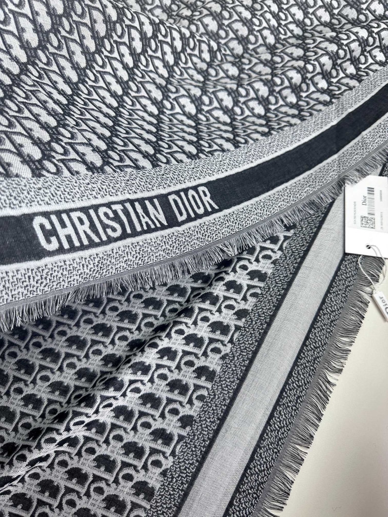 CHRISTIAN DIOR